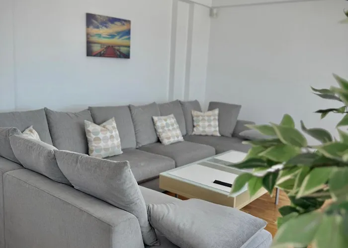 One בית הארחה